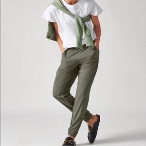 Athleta Textured Brooklyn Jogger Mountain Olive Green size 2 Travel Breathable